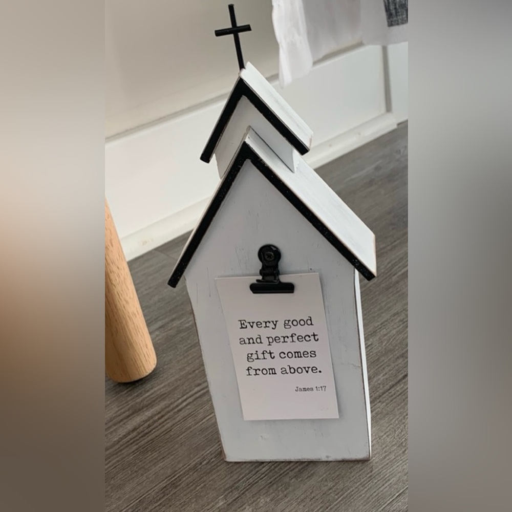 NWT Hallmark White Wooden Church+Interchangeable Scripture Cards